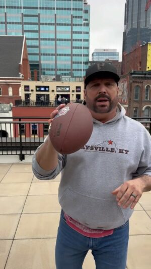 Garth Brooks Instagram - Opening weekend for @friendsbarnash 
Game on!!!! love, g
