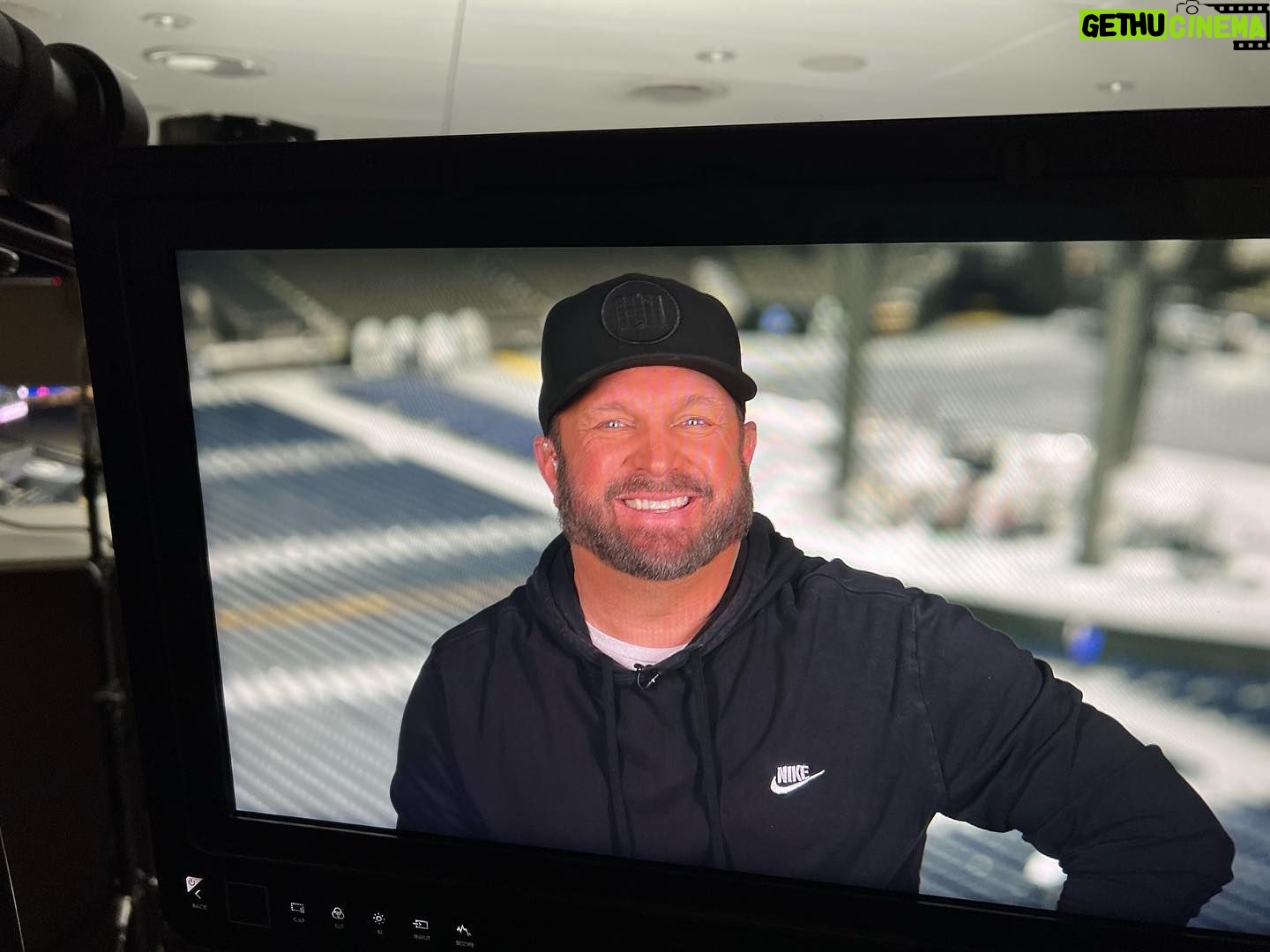 Garth Brooks Instagram - Thank you, @espn, for celebrating #NationalTailgatingDay with me and @tailgateradioofficial! love, g