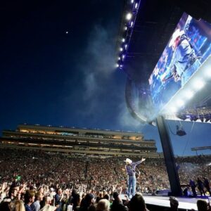 Garth Brooks Instagram - GO IRISH!!!!!!! love, g
