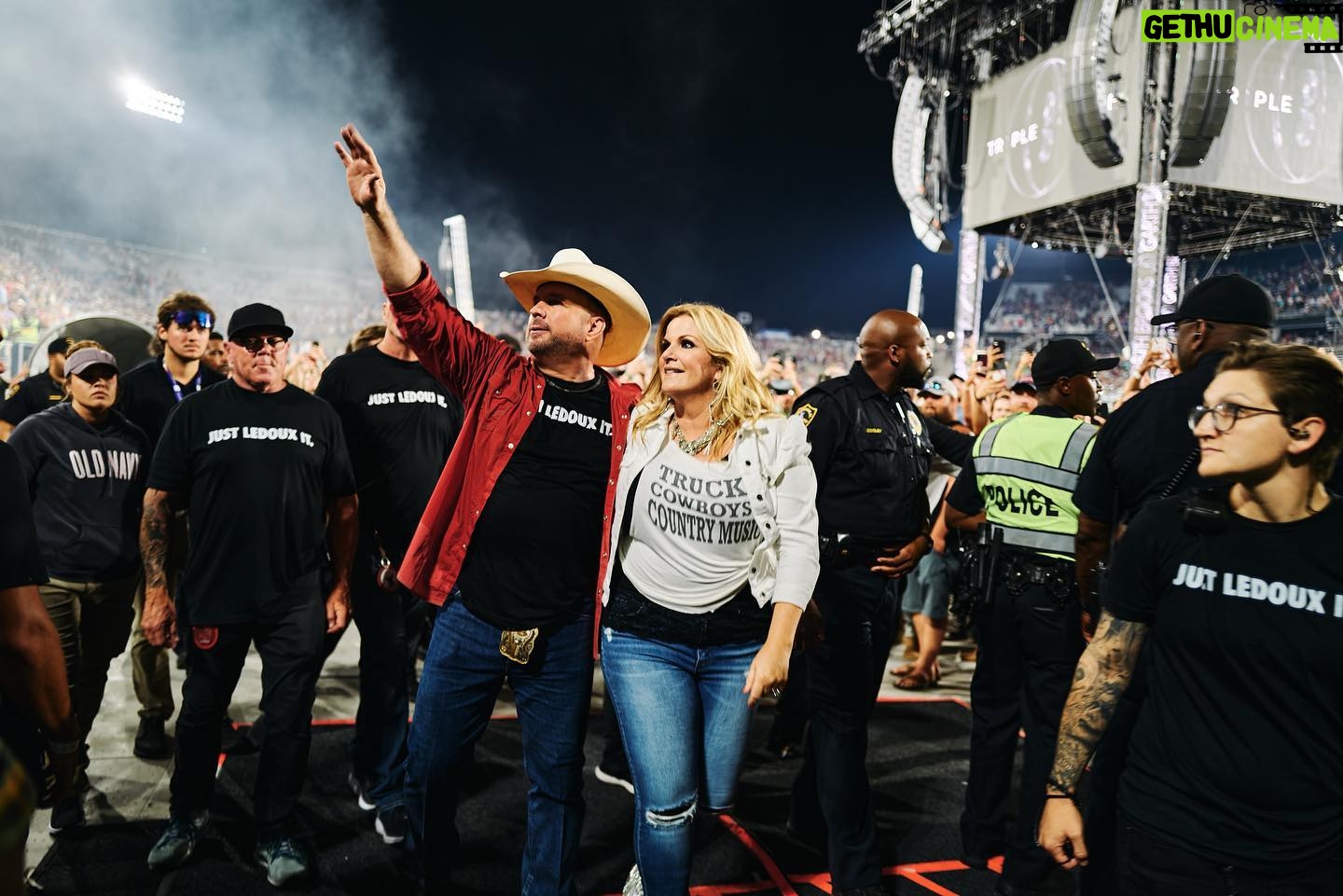 Garth Brooks Instagram - Join us in wishing a HAPPY BIRTHDAY to the Queen @TrishaYearwood!!!! To the woman who brings inspiration, comfort, kindness and love into our hearts every day of the year, today we celebrate YOU! The world is a better place with you in it —- and country music and what’s on our tables wouldn’t be the same without you!!! love, Team Garth