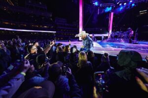 Garth Brooks Instagram - San Diego you will forever be MORE THAN A MEMORY to me!!! Tonight you gave me exactly what I needed THANK YOU for kicking off the final leg of The Stadium Tour!!!! love, g #GARTHinSANDIEGO