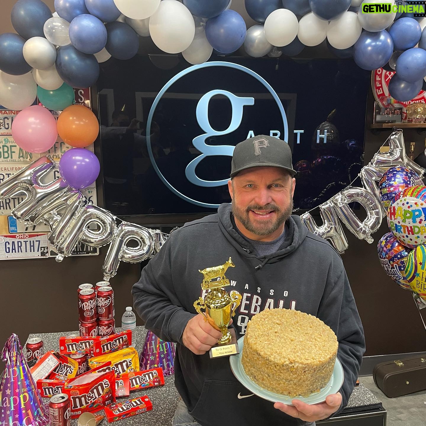 Garth Brooks - 67.7K Likes - HAPPY BIRTHDAY GARTH!!!!!!! love, all of us
* To watch #StudioG click link in bio *