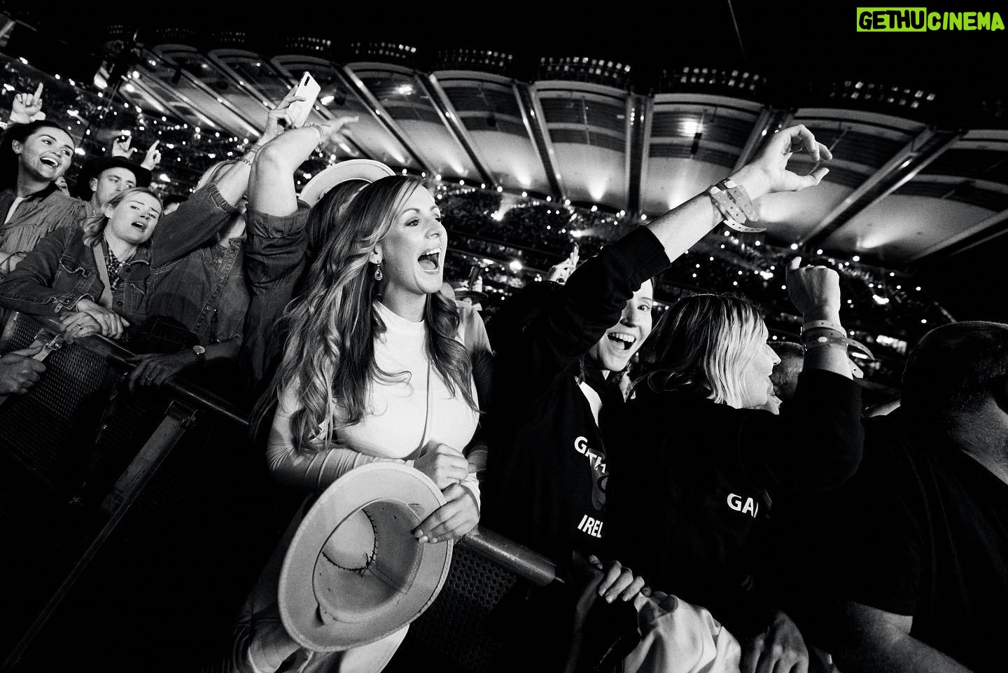 Garth Brooks Instagram - I’m not from here, but you make me feel like I so belong here! I LOVE YOU, IRELAND 🇮🇪 !!!!! love, g #GARTHinIRELAND