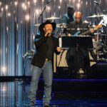 Garth Brooks Instagram – It was a privilege to celebrate @msgladysknight as she received her much deserved Kennedy Center Honor this year. Don’t miss her along with all of the wonderful honorees to join the club, Wednesday, 12/28, on CBS! love, g