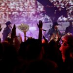 Garth Brooks Instagram – I LOVED playing in the house YOU built! Love, g
#Homegame @FriendsBarNash