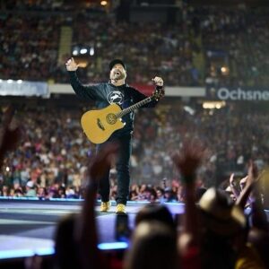 Garth Brooks Instagram - Louisiana, anyone is f*cking lucky to come play for you!!!! Thank you for tonight! Thank you for my life!!! love, g
#garthatsugarbowl