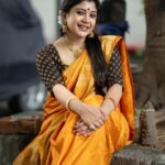 Gayathri Shan Instagram - கண்சிமிட்டும் தீயே… 💛 . . . 📸 @madhan_swamynathan