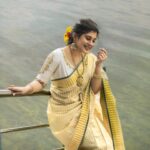 Gayathri Shan Instagram - பார்வை பூத்திட… பாதை பார்த்திட… பாவை ராதையோ வாட… 🕊️🤍