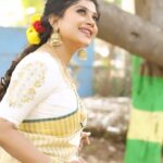 Gayathri Shan Instagram - Soodaana kanavugal kannodu thallaada 😇❣️