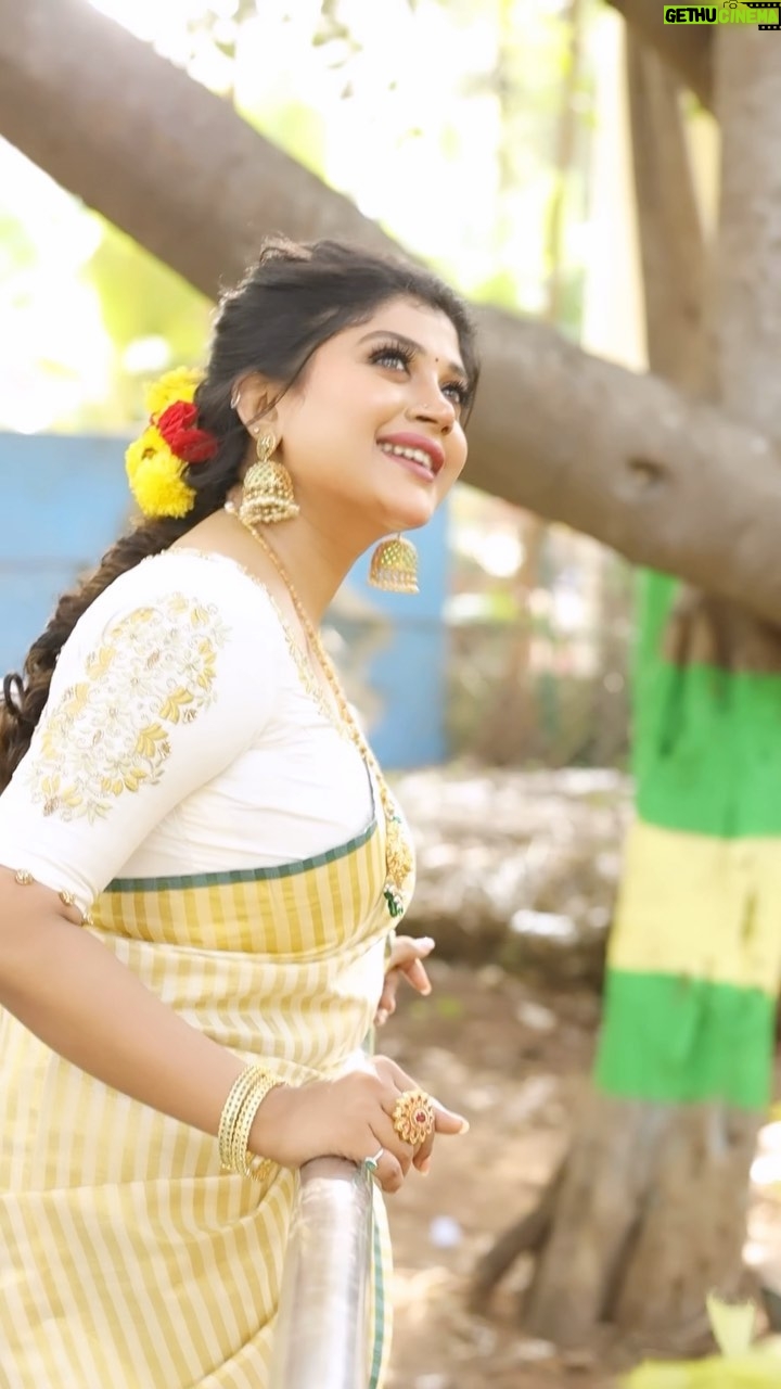 Gayathri Shan Instagram - Soodaana kanavugal kannodu thallaada 😇❣️