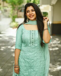Gayathri Shan Instagram - உன்னோடு வாழ்ந்திடாதானே நான் வாழ்கிறேன் ❣️ . . . 📸 @explorashots 👗 my love @_shamnazz_07 🫶🏽💋