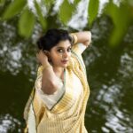 Gayathri Shan Instagram - 🌼❣️ . . . Hair @shanthimakeupstudio Photo @saranjphotography Blouse @justforeves Jewels @chennai_jazz