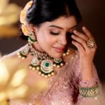 Gayathri Shan Instagram - 🌸 . . . Makeup and hair : @lakshana_priya_mua Costume : @lakshana_designer_studio Jewels: @new_ideas_fashions Beautiful shorts : @george_ferna_photography Concept &styling : Priya