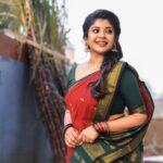Gayathri Shan Instagram - தமிழனின் பெருமையை தரணிக்கு உணர்த்திட தைத்திருநாள் வந்து கிடைத்தது வரமெனத்தான்... கவலைகள் மறந்திட கதவுகள் திறந்திட தினம்தினம் மகிழுவோம் அனைவரும் இணைந்து விட்டால்... அனைத்து அன்பு உறவுகளுக்கும் தமிழர் திருநாள் நல்வாழ்த்துக்கள்🙏🏼❣️ happy Makar Sankranti! 🎉 📸 @varuun.jpg 🥻 @kaithari_nesavu_sarees 🪮 @shalini_hairartist