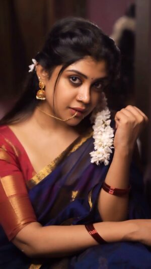 Gayathri Shan Instagram - வத்திகுச்சி இல்லாமலே காதல் தீயப் பத்தவெப்பா ❤️‍🔥
.
.
.

@joshapp.tamil