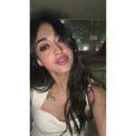Gayatri Bhardwaj Instagram – Posting a selfie after 194883020 days🫶🏽🐥

Makeup- @goldandglittr 
Hair- @hair_by_gulnaaz