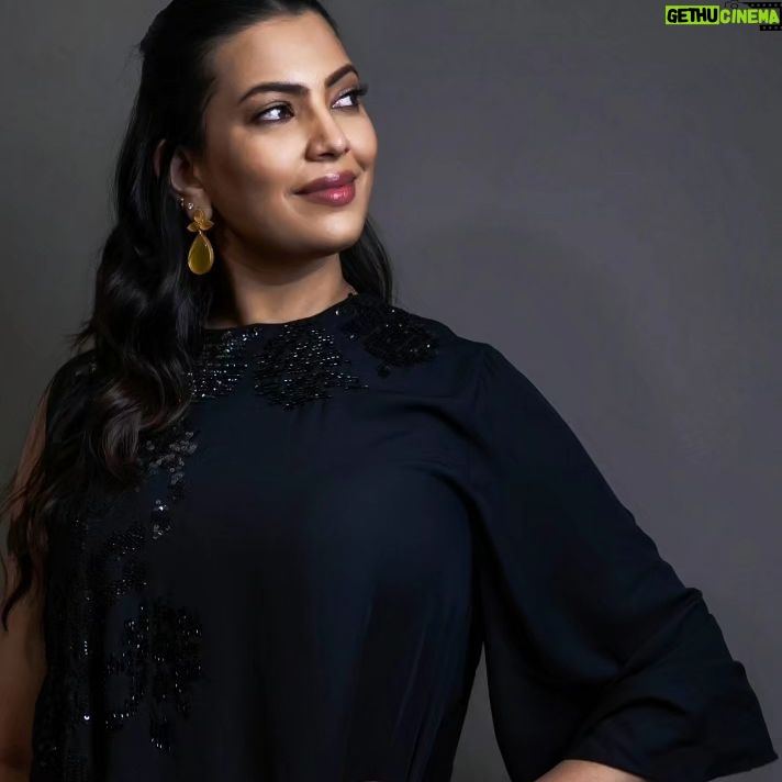 Geetha Madhuri Instagram - In frame @singergeethamadhuri Makeup hair and styling @emraanartistry @hyderabadbeautycentre @galaeyelashesartistry Outfit (top) @chiquehyderabad Outfit (skirt) @queena_designs @krithi_keerthi Photography @csk_cliks