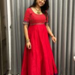 Geetha Madhuri Instagram – Outfit – @sridesigns_by_sravanthi 
Jewellery – @hanusri__collections