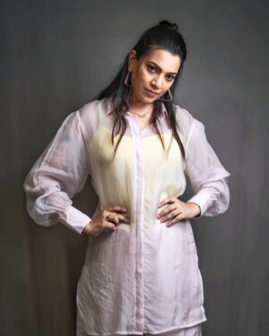 Geetha Madhuri Instagram - In frame @singergeethamadhuri 

Hair makeup & styling me @emraanartistry @hyderabadbeautycentre
@galaeyelashesartistry

Outfit by @krithi_keerthi @queena_designs 

Photography @csk_cliks
