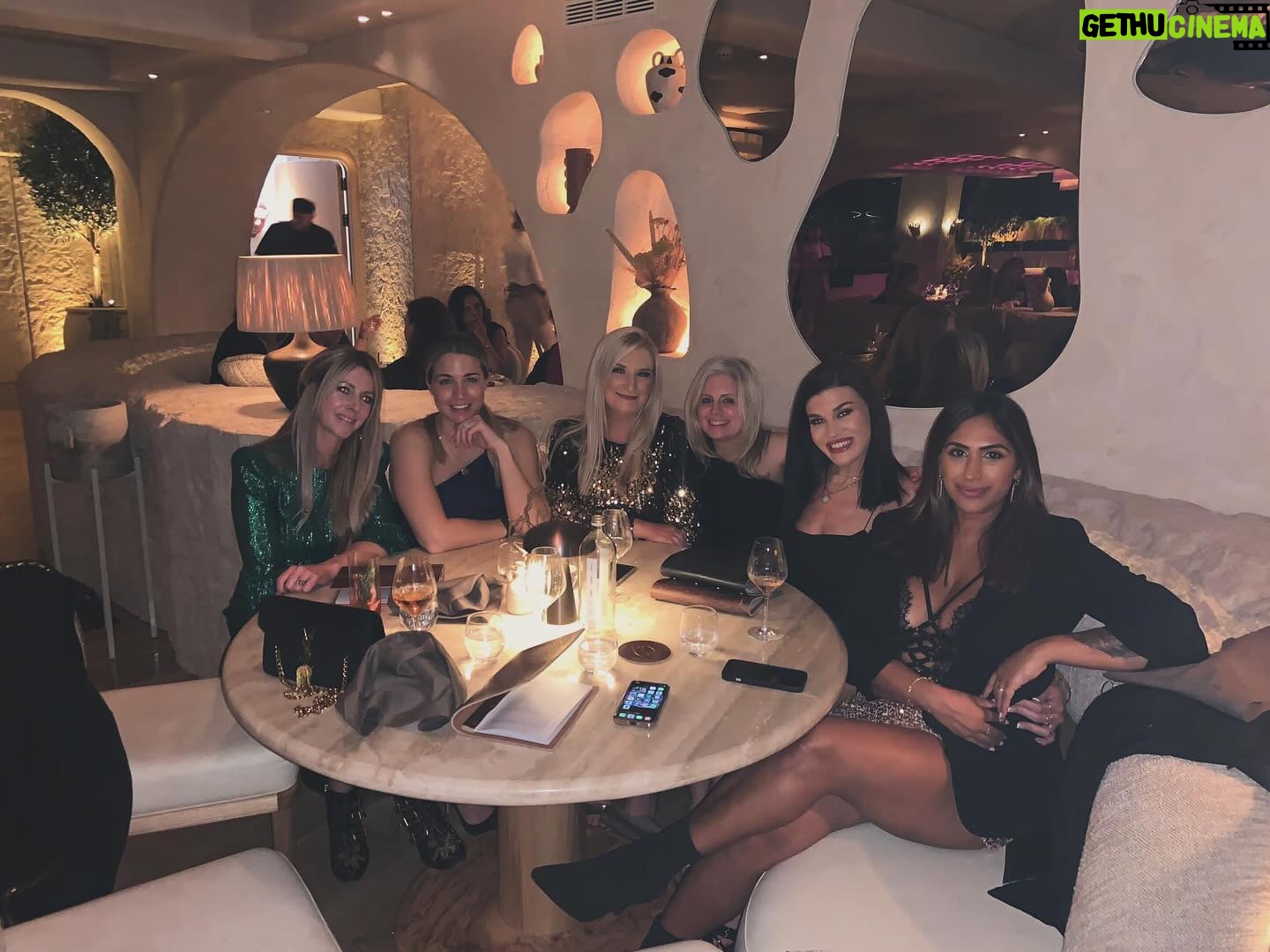 Gemma Atkinson Instagram - Early 40th celebrations for @nat3891 last night! As always when it comes to going out in Manchester @scott.thomas and @thesocialpr_ hosted us the most amazing meal at the new Greek restaurant @fenixrestaurants ππ½ππ½ food was insane!!! Iβd forgotten how nice it is to actually sit around a table with your mates scoffing snd putting the world to rights. Loved it! π―ββοΈπ―ββοΈπ―ββοΈ @katysloane @nat3891 @laurahob_x @kchhabs @vicky_owens