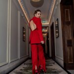 Gemma Atkinson Instagram - Coz imma boss! (Well, I felt like one in this power suit!) ♥️ Worked with @ryankaystyles again for Pride Of Britain Awards. He introduced me to the Manchester brand @samaiiraofficial At my fitting Samaiira asked how I was and I said I’m Great but my body doesn’t look how it did yet, and red carpets are always daunting ect… She then said “I understand. I’ve been there” She told me about her battles with postpartum depression & how that was the driving force in her doing her brand, to empower woman and young girls. Made bespoke to the individual, be it for a prom, an event or wedding so we feel our best! It made perfect sense for me to wear her designs. Ryan then sourced my shoes, diamonds and broach and the lovely @emjedit came and did my glam using all cruelty free products 💚 She’ll post to her grid. 📸 @gorka_marquez