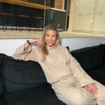 Gemma Atkinson Instagram – Excited to share my brand new @inthestyle collection launching THIS WEDNESDAY at 7pm (ad)   𝐖𝐈𝐍 𝐘𝐎𝐔𝐑 𝐅𝐀𝐕𝐄 𝐋𝐎𝐎𝐊! 🤍

The cosy Autumn season is here! 🍂 
I’ve worked with the ITS team to bring you a collection of new season staples which is full of comfy styles that you can pop on this autumn! They’re perfect if you’ve got a coffee date with the girls, doing the school run or just relaxing at home watching your favourite film!🤍

We’ve included lots of versatile pieces into this range from sweats to knitted dresses to knitted jumpers to lounge sets and so much more! I love it 💫

To celebrate we’re also giving you and a mate the chance to  𝐖𝐈𝐍 𝐘𝐎𝐔𝐑 𝐅𝐀𝐕𝐄 𝐋𝐎𝐎𝐊!

For your chance to 𝐖𝐈𝐍:

1️⃣ LIKE this post
2️⃣ TAG your mate you’d share it with 👯‍♀️
3️⃣ Make sure you both FOLLOW @inthestyle @glouiseatkinson

Good luck! 🍂🤎 The comp winners will be announced on Wednesday before the launch at 7pm. As always, thanks for the support, and the patience with this one! I had some time off growing a human 🥰