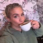 Gemma Atkinson Instagram - Cup of coffee mid shoot is always a win 📷☕️