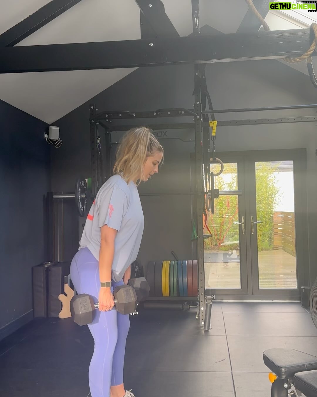 Gemma Atkinson Instagram - It’s been a long time since I’ve bought into the whole “new year new you” stuff. Today was treated like any other day for me. Tbh I think a lot of the time resolutions cause more grief anyway as most people go from all the joys of Christmas to massive restrictions in Jan which they can’t keep up with long term. In “failing” that resolution it sends people even further into feeling like crap because the first goal of the year that was set, wasn’t achieved. Getting to a place of easily being able to go from both without the cravings, guilt or restrictions is SO much better. Building a lifestyle with habits of moving regularly, eating nutritious meals as well as still enjoying nights out and the occasional blow out is how I prefer to be all year round. It keeps me sane, keeps me healthy and most importantly, keeps me away from ever feeling disappointed in myself for not sticking to something that I put on myself. Goals are great to have. I set myself them a lot when training but I keep them realistic and that’s how im able to reach them ☺️ Today I did a few light warm ups (3 sets 12 reps of each) and then randomly decided to do 10 wall balls into 10 KB swings for 10 rounds. On paper it seemed easy 😂 it wasn’t! But I did it. A few F bombs and gritted teeth got me through it. Although the last round as you can see almost didn’t get done. We’re off for an Italian with the family tonight and Mia wants to watch the worst witch later. I hope you all had a Fab New Year’s Eve and a lovely day today! Bring on 2024 ✌🏻