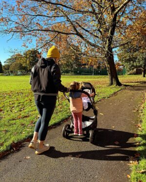 Gemma Atkinson Instagram - Autumn strolls 🍂☕️♥️🐶 
@gorka_marquez