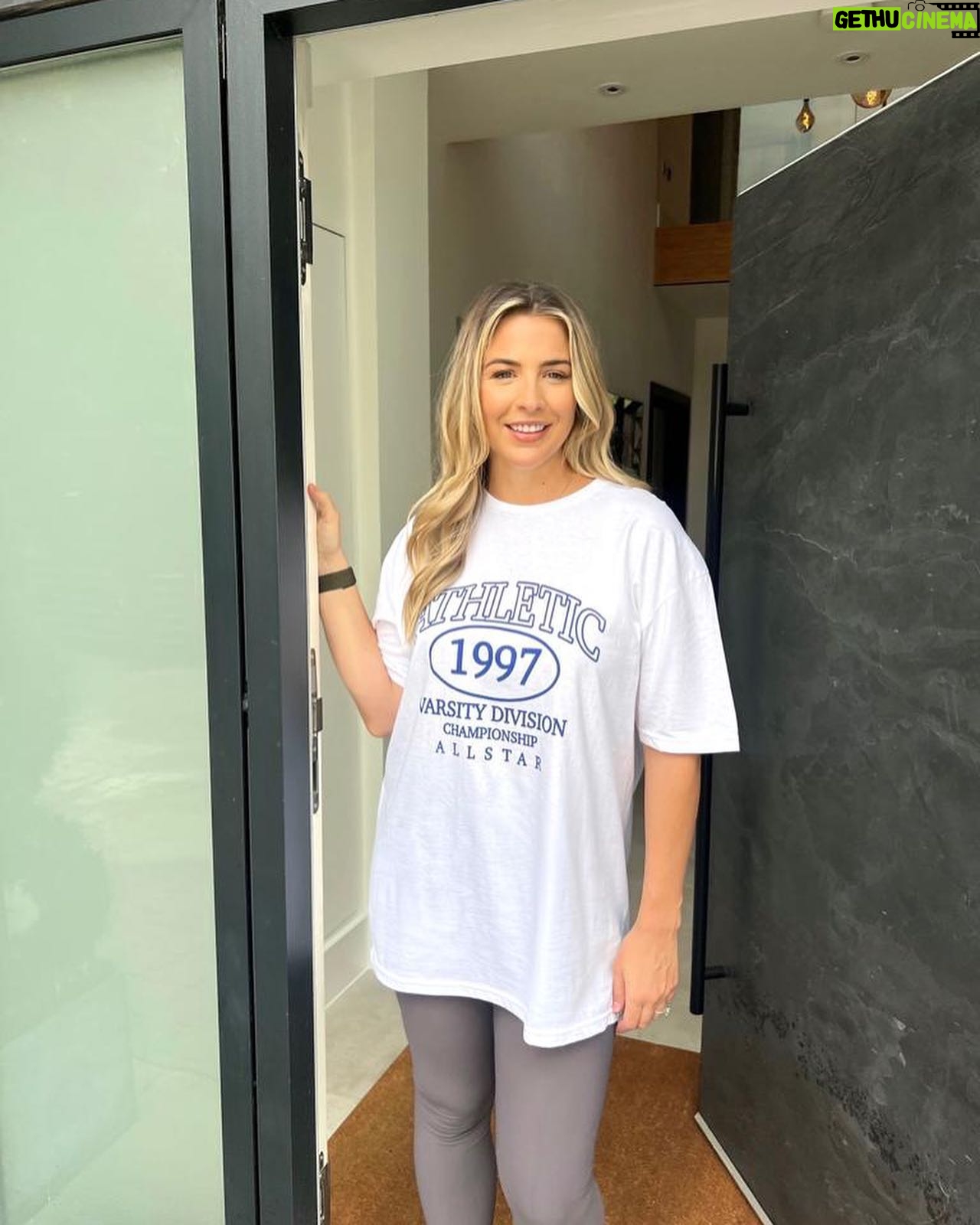 Gemma Atkinson Instagram - Here we go! My BRAND NEW collection with @inthestyle has just launched on the app!ππ€ #ad The feedback from this collection has been amazing and Iβm so glad you all love it as much as I do! I really wanted to create some wardrobe staples for this autumn that you can just chuck on as I realise now more than ever we have no time ππ€¦πΌββοΈ quick and comfy all the way! Thank you for all the support π€π