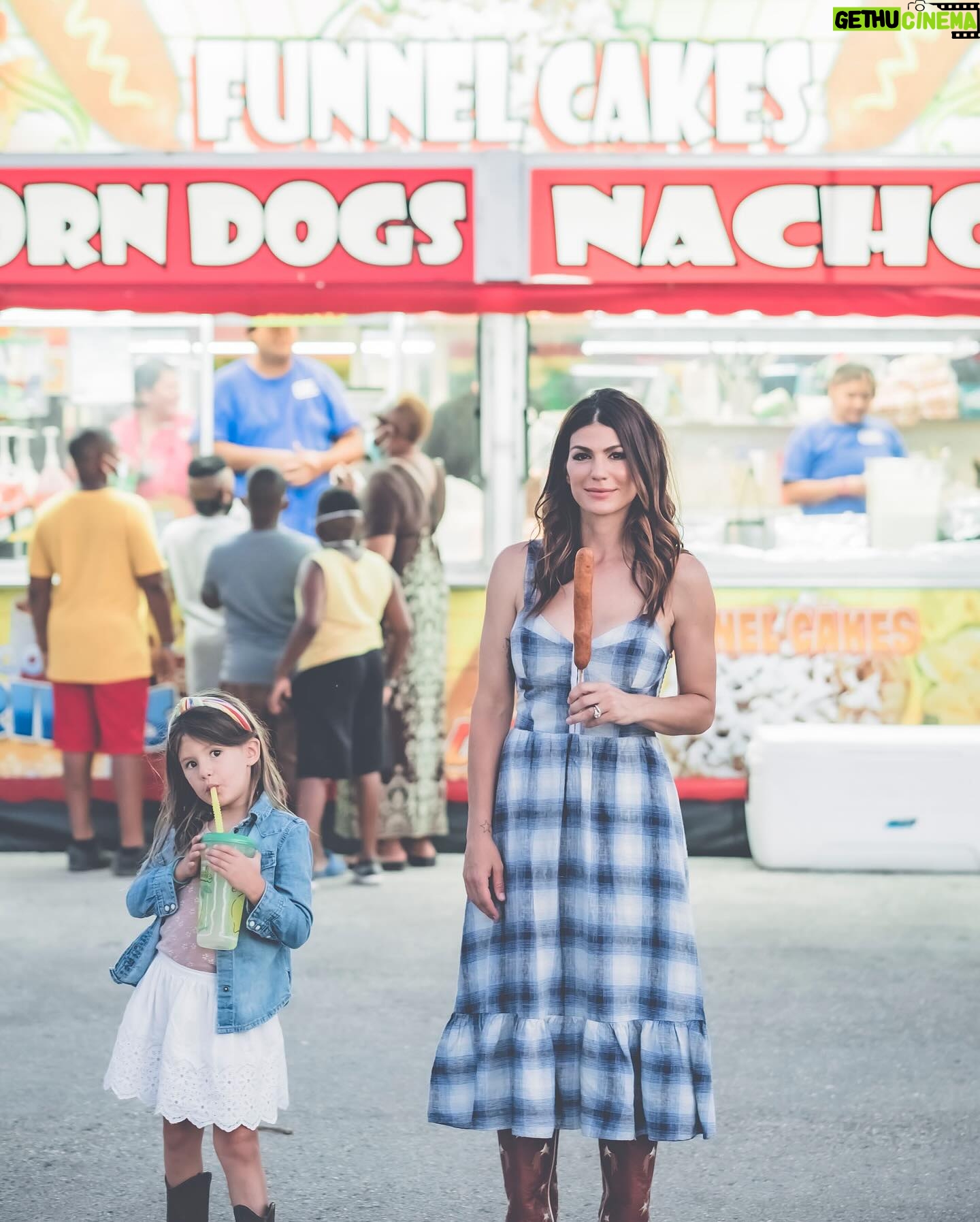 Genevieve Padalecki Instagram - Cleaning out my phone and found this from one of my favorite shoots with @skylarreevesphotography at Lockhart Fair.