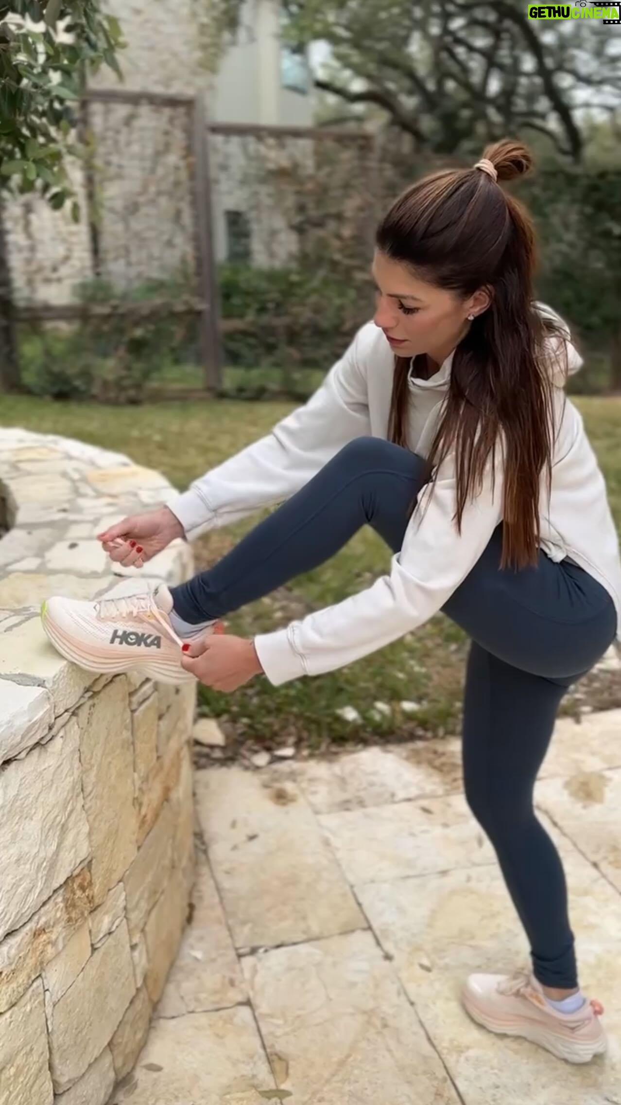 Genevieve Padalecki Instagram - Catch me April 28th running for @everymomcounts in Big Sur. Shout out to @hoka for making every stride feel like a breeze.