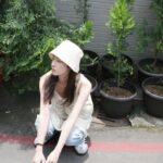 Genie Chen Instagram - 🌱 假日的瑞芳車站 搭配上好天氣，簡直像動漫裡的場景 吃了豆花加涼麵，幫你們鑑定過都很美味 outfit @geeni_official