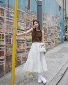 Genie Chen Instagram - HK ♡♡ 奶茶、菠蘿油、甜甜圈，想著想著肚子又餓了 outfit by @GEENI_OFFICIAL