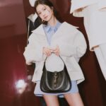 Genie Chen Instagram - ⠀⠀⠀⠀⠀⠀⠀⠀⠀⠀⠀⠀ Gucci Ancora的春夏女裝系列 是樂趣、熱情、藝術與生活結合成的詩意畫面 現在在台南美術館能看到《Gucci Ancora 時尚藝術展演》了 以手繪藝術牆作為開端，把米蘭的義式美感與台南歷史做結合，帶來一場驚艷的時尚特展 - •地點: 臺南市美術館一館(臺南市中西區南門路37號) •日期: 4/20(六)〜6/30(日)(週一休館) •時間: 10:00-18:00(最後入場時間為17:30) @gucci #GucciAncora #GucciArtwall