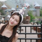 Genie Chen Instagram - 來香港的最終目的 … 💭 到迪士尼補貨史黛拉兔 !! 儘管家裡已經有兩大櫃的兔子 但還是出新款就想蒐集的史黛拉瘋狂粉 🙂‍↔️