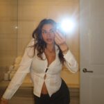 Georgia Hassarati Instagram - nothing chilling at the holiday inn
