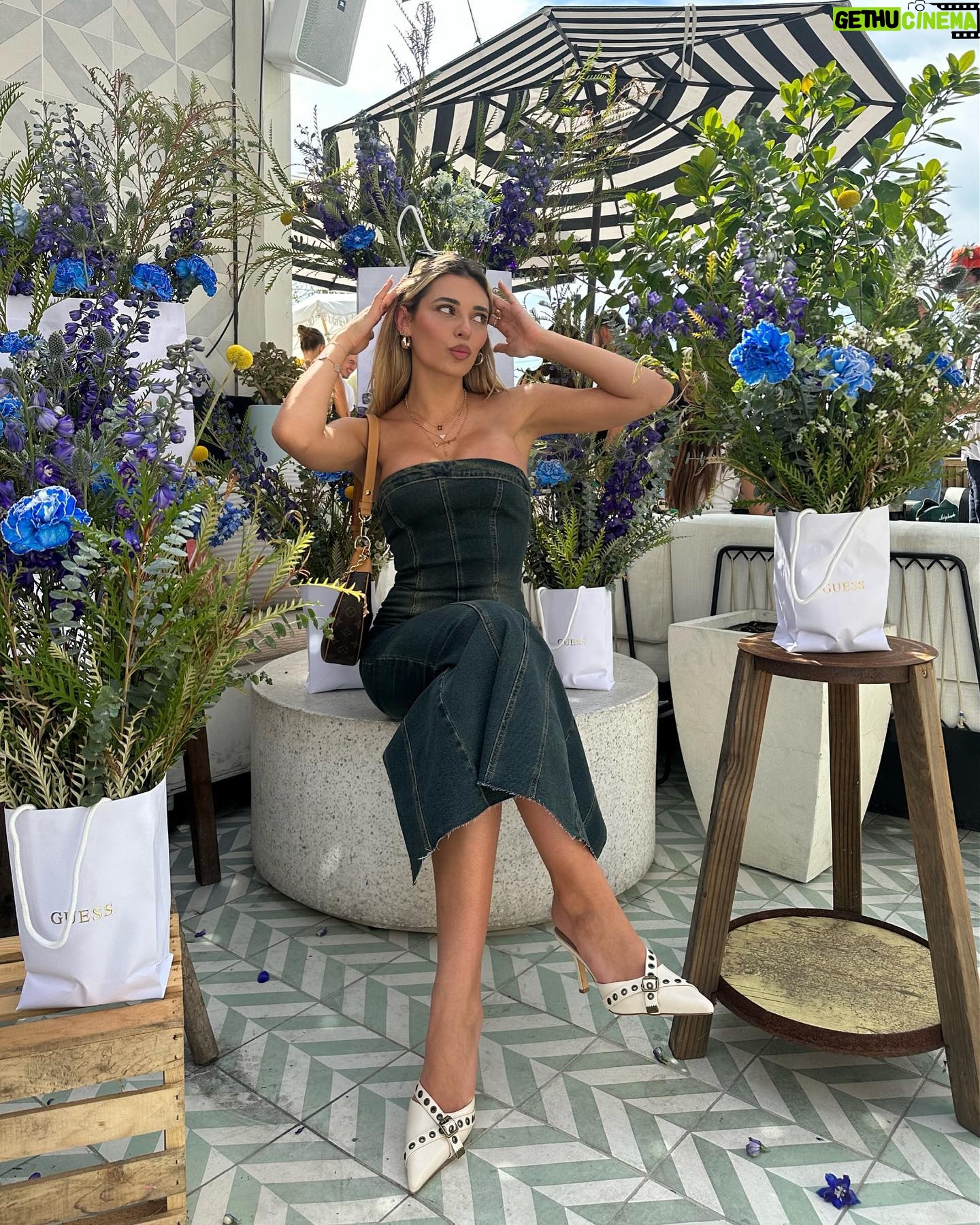 Georgia Hassarati Instagram - I meannn I @guess