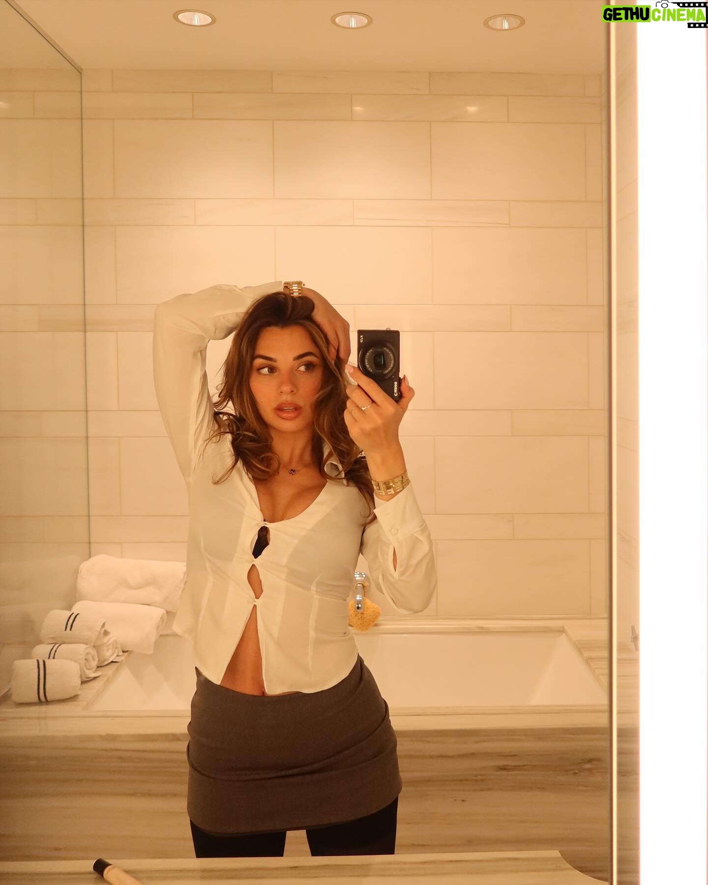 Georgia Hassarati Instagram - nothing chilling at the holiday inn