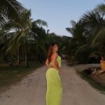 Georgia Hassarati Instagram - Fiji festival ready with @prettylittlething 🌴