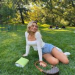 Georgia Hassarati Instagram - if I get reincarnated pls let me come back as a squirrel that lives in Central Park because it’s the happiest place on earth 🐿️