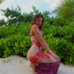 Georgia Hassarati Instagram – only 13.5% of Americans can squat like this