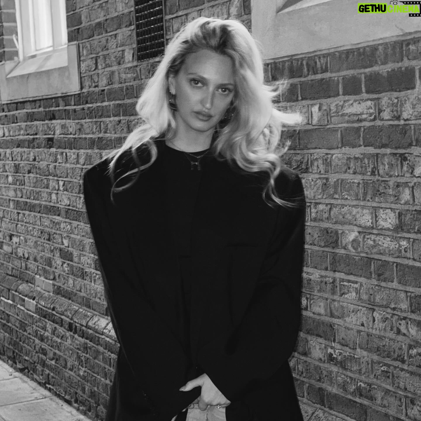 Georgia Hirst Instagram - Happy Saturday my loves 🤍