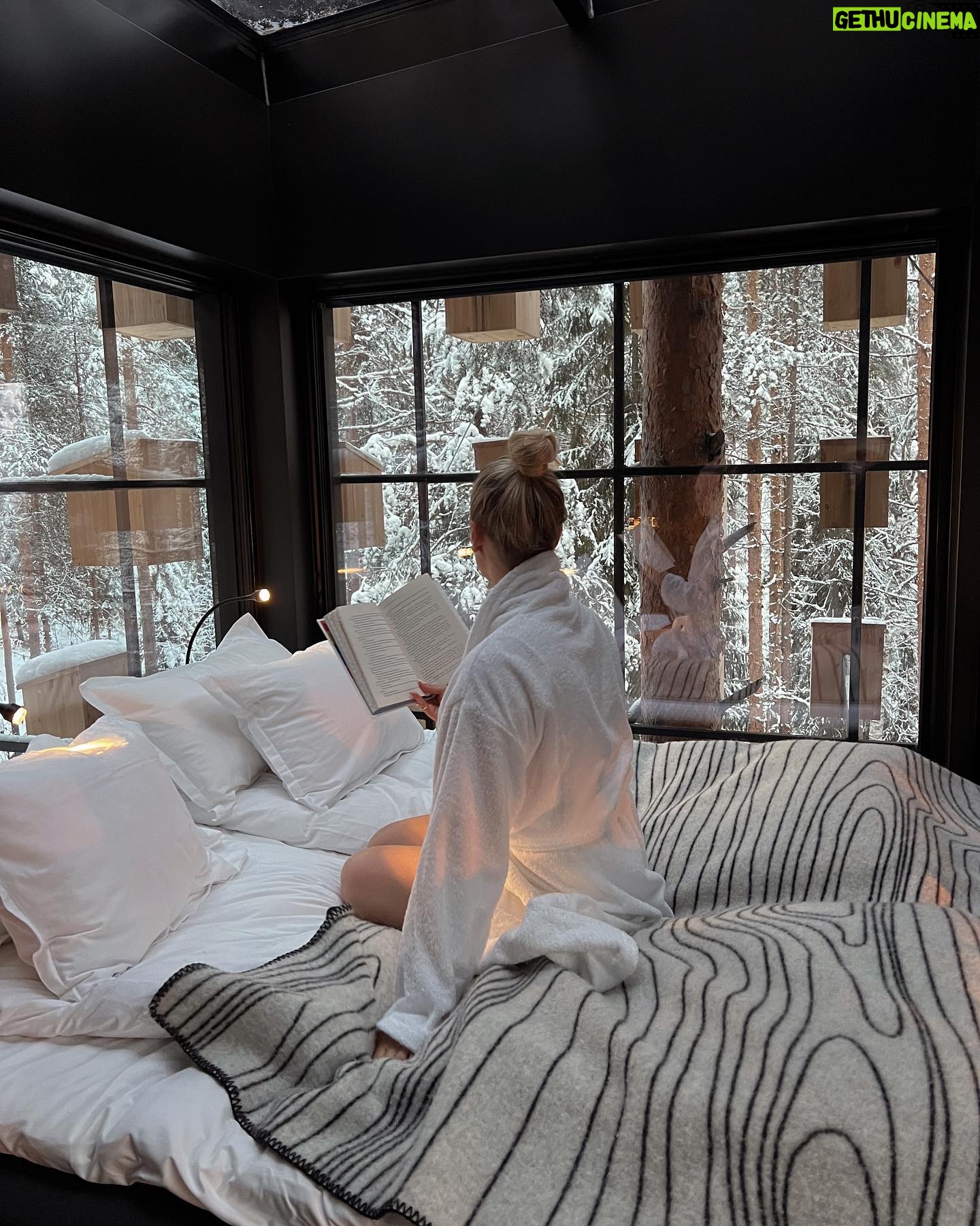 Georgia Hirst Instagram - Good morning ❄️
