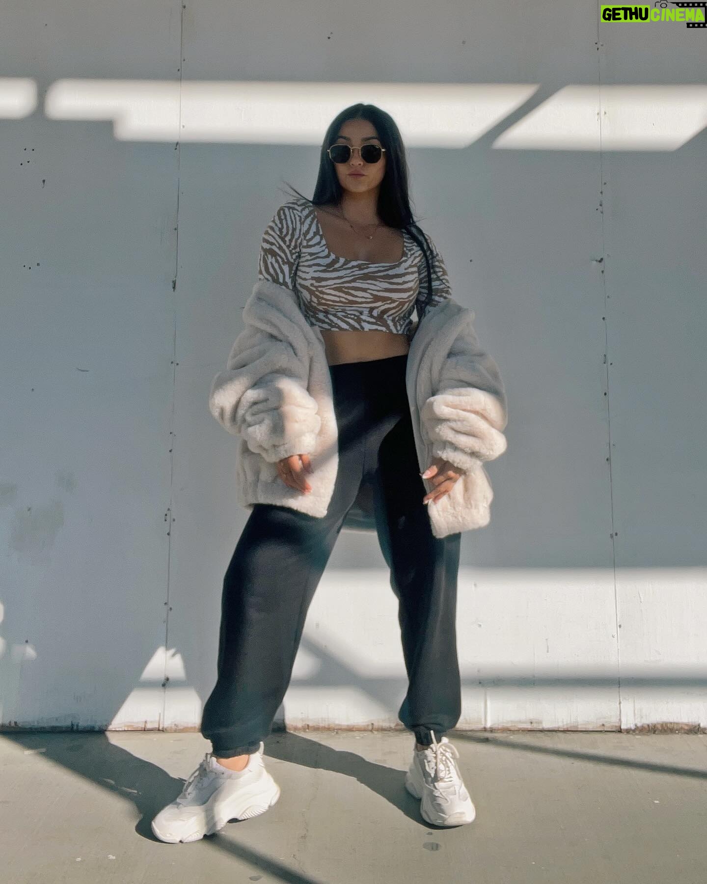 Geraldine Galvan Instagram - Canción para estas fotos 👇🏼 Los Leo 😍🔥🙃❤️😢🖤🤔