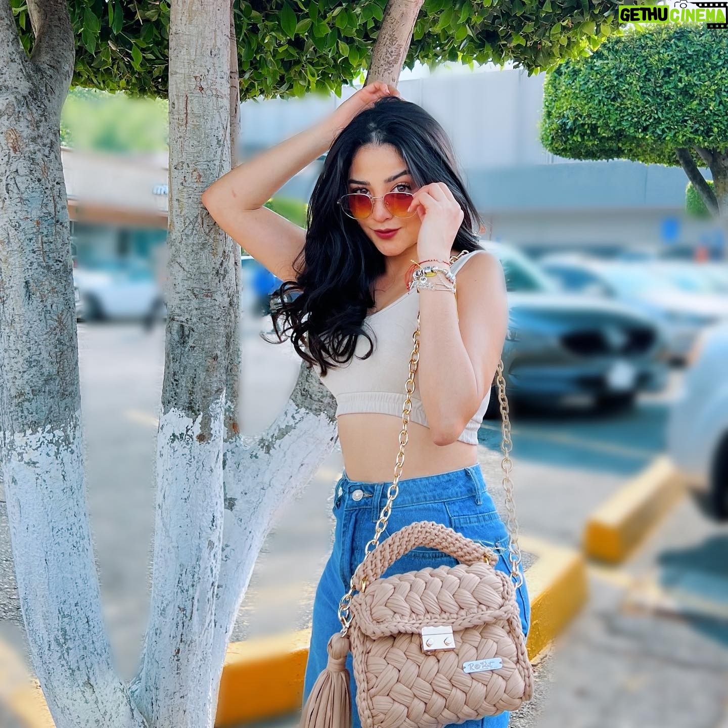 Geraldine Galvan Instagram - Pequeña , pero luchando por estar a la altura de alcanzar mis sueños 🥹🤍