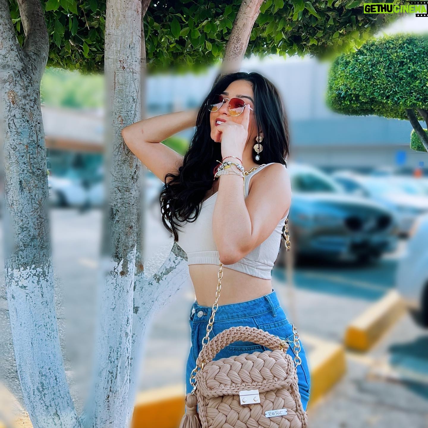 Geraldine Galvan Instagram - Pequeña , pero luchando por estar a la altura de alcanzar mis sueños 🥹🤍