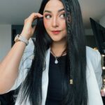 Geraldine Galvan Instagram – Un peinado sencillo pero cool🙈🤍

Me preguntan mucho como me hago mis mini trencitas…. en la página de @allthingshairmex me dan muchísimas ideas de peinados y cómo cuidar mi cabello ♥️
#BeYourHair