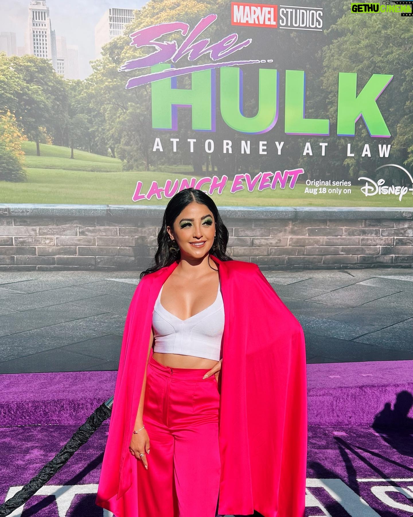 Geraldine Galvan Instagram - Los sueños se hacen realidad 💜🎬💚 Hoy viví un sueño en la premiere de #SheHulk en Hollywood, no saben la emoción tan grande de estar ahí y las vibras tan mágicas que sentí todo el tiempo . Es una serie increíble que supera todo y que nos hace sentir que las mujeres somos imparables Gracias @disneyplusla y @marvellatam por la invitación y por regalarme esta experiencia tan única 💫 @markruffalo te admiro demasiado y me llevo de ti tu gran calidad humana ! ✨RP @sd.talent ✨