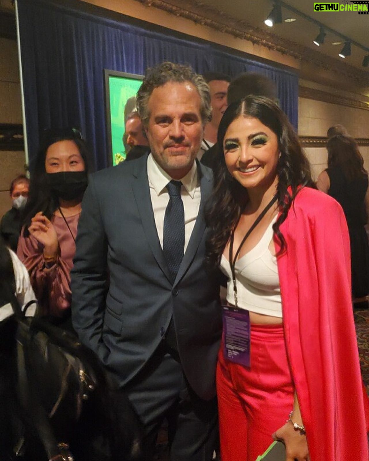 Geraldine Galvan Instagram - Los sueños se hacen realidad 💜🎬💚 Hoy viví un sueño en la premiere de #SheHulk en Hollywood, no saben la emoción tan grande de estar ahí y las vibras tan mágicas que sentí todo el tiempo . Es una serie increíble que supera todo y que nos hace sentir que las mujeres somos imparables Gracias @disneyplusla y @marvellatam por la invitación y por regalarme esta experiencia tan única 💫 @markruffalo te admiro demasiado y me llevo de ti tu gran calidad humana ! ✨RP @sd.talent ✨